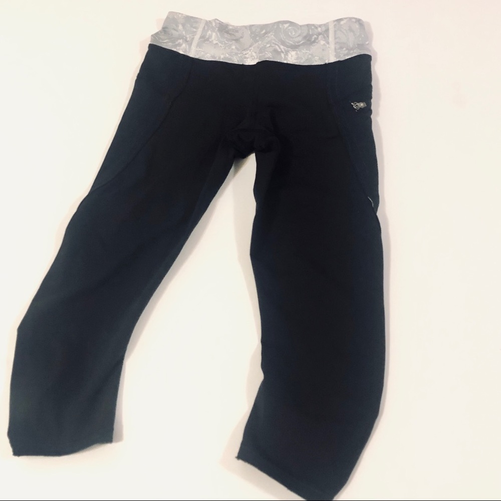 LULULEMON BLACK GRAY TOP SPEED RUCHED CROP CAPRI’S - Picture 6 of 12
